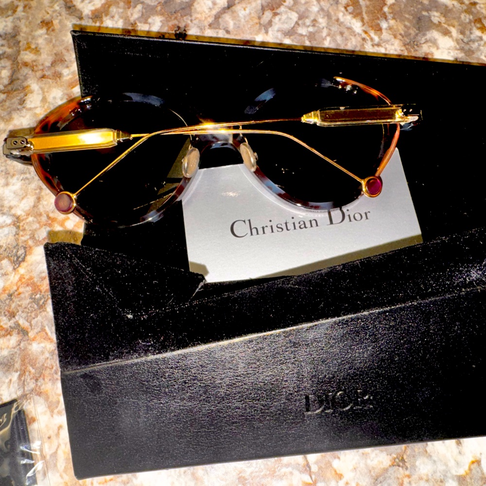 Christian Dior sunglasses with card of authenticity, original case